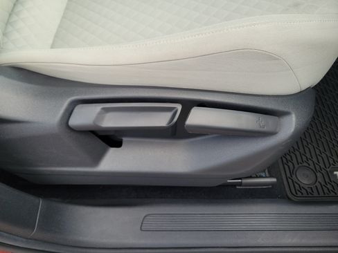 Used 2018 Volkswagen Tiguan S w/ 3rd Row Seat Package AWD/4WD image 9