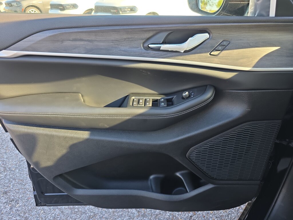 New 2026 Jeep Grand Cherokee Limited RWD image 8