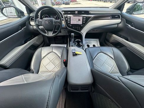 Certified 2019 Toyota Camry XLE FWD image 19