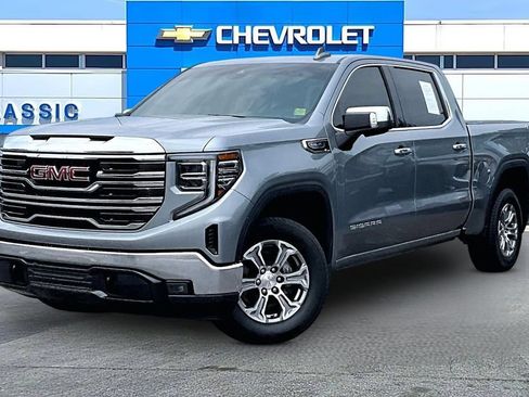 Used 2023 GMC Sierra 1500 SLT AWD/4WD image 2