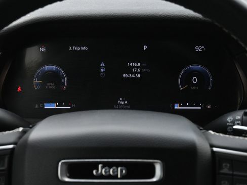 Used 2023 Jeep Grand Cherokee Altitude AWD/4WD image 11