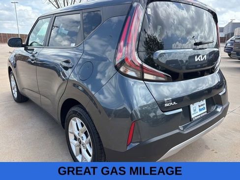 Used 2025 Kia Soul LX w/ LX Technology Package FWD image 4