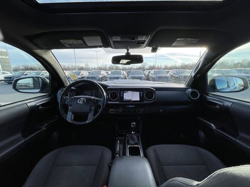 Used 2017 Toyota Tacoma SR image 25
