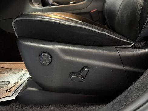 Used 2019 Jeep Grand Cherokee Overland AWD/4WD image 12