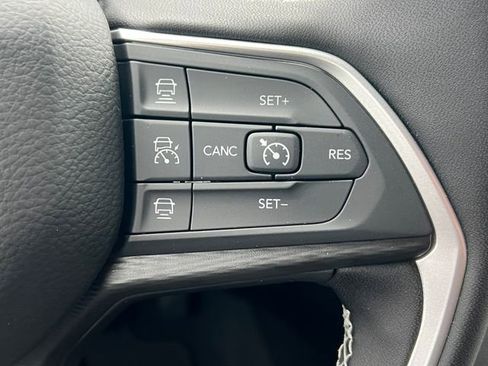 New 2025 Jeep Grand Cherokee L Altitude image 21