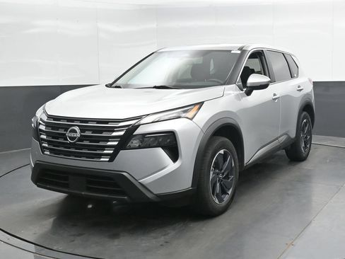 Used 2024 Nissan Rogue SV FWD image 6