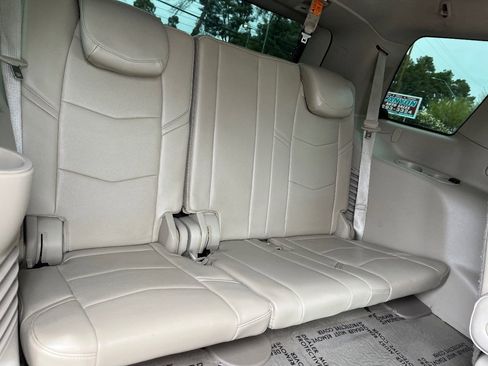 Used 2015 Cadillac Escalade Premium RWD image 17