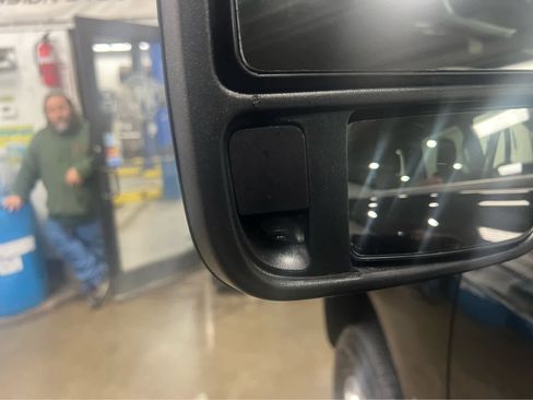 Used 2024 RAM 2500 Big Horn w/ Sport Appearance Package image 17