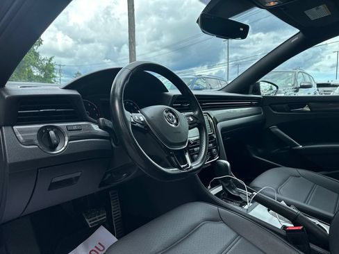 Certified 2022 Volkswagen Passat 2.0T R-Line FWD image 11