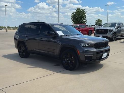 Used 2022 Jeep Grand Cherokee L Limited w/ Black Appearance Package RWD image 2