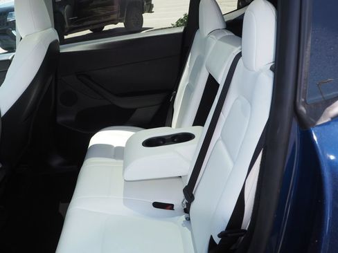 Used 2024 Tesla Model Y Long Range AWD/4WD image 16