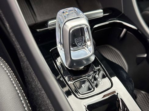 Certified 2024 Volvo XC40 B5 Ultimate w/ Protection Package Premier image 13