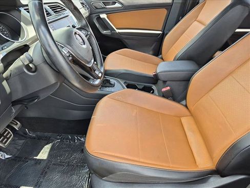 Used 2018 Volkswagen Tiguan SEL w/ R-Line Package FWD image 15