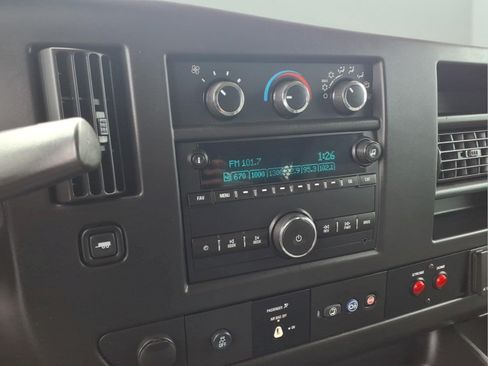 Used 2015 Chevrolet Express 2500 RWD image 11