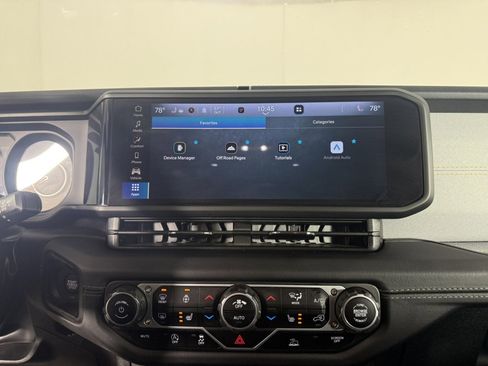 Used 2025 Jeep Wrangler Unlimited Sahara AWD/4WD image 20