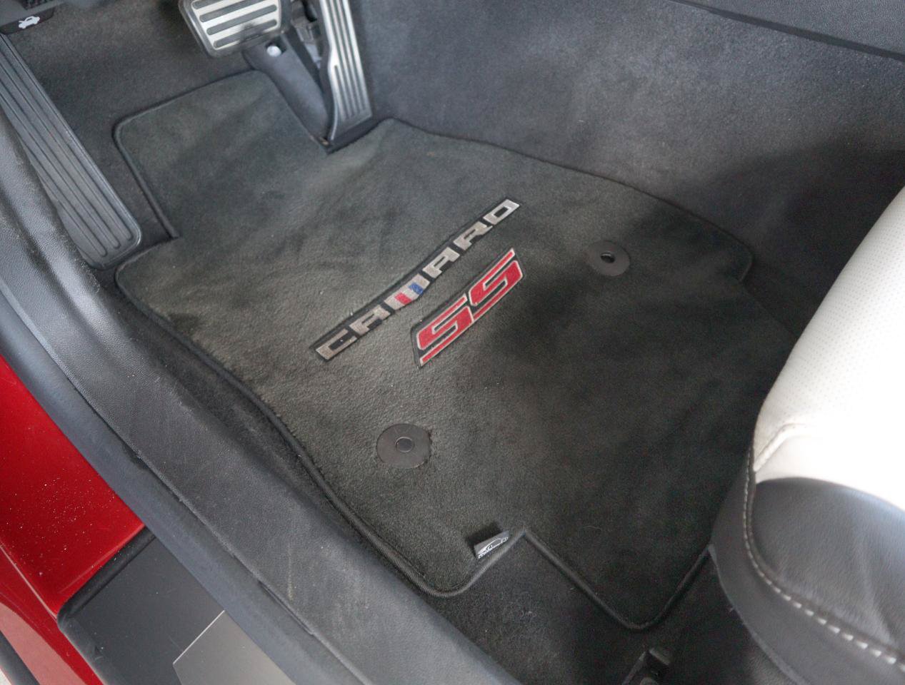 Used 2018 Chevrolet Camaro SS RWD image 31