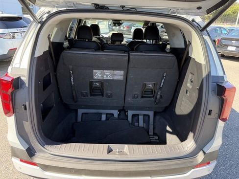 Certified 2025 Kia Carnival EX image 10