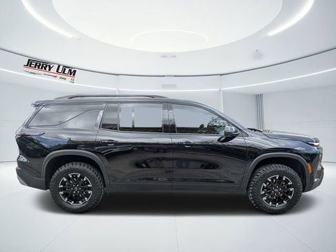 Used 2024 Chevrolet Traverse Z71 AWD/4WD image 2