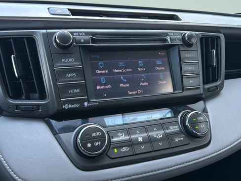 Used 2015 Toyota RAV4 XLE FWD image 18
