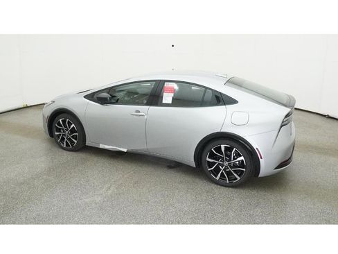 New 2025 Toyota Prius Plug-In Hybrid image 4