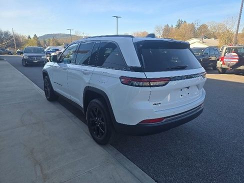 New 2026 Jeep Grand Cherokee Altitude AWD/4WD image 4