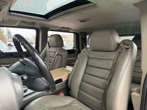 Used 2004 HUMMER H2 w/ Preferred Equipment Group image 20