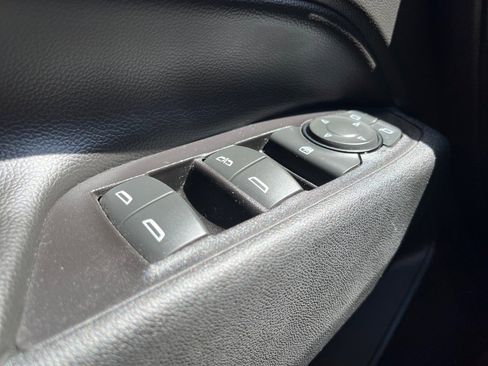 Used 2018 Chevrolet Equinox LT image 25