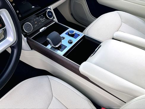 Used 2023 Land Rover Range Rover SE image 17