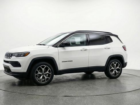 Used 2025 Jeep Compass Limited AWD/4WD image 3