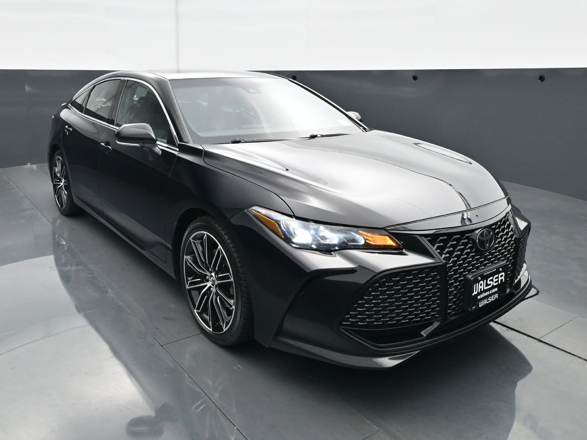 Used 2019 Toyota Avalon XSE FWD image 11