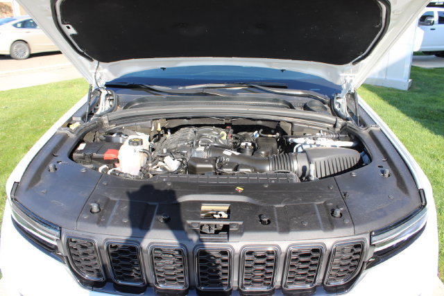Used 2024 Jeep Grand Cherokee Altitude AWD/4WD image 44