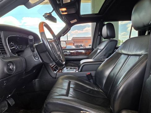 Used 2015 Lincoln Navigator 4WD image 9