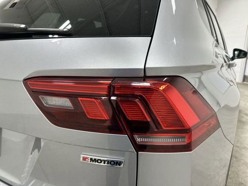 Used 2021 Volkswagen Tiguan SE image 22