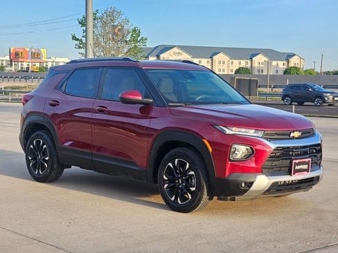 Used 2023 Chevrolet TrailBlazer LT image 3