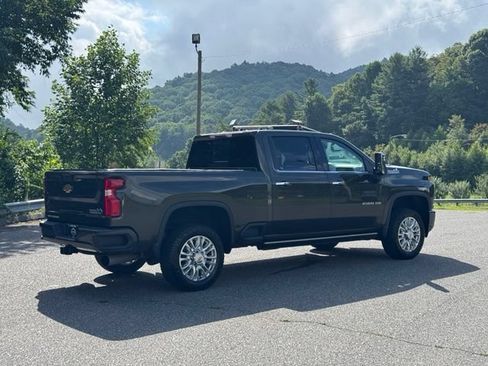 Certified 2022 Chevrolet Silverado 2500 High Country w/ Z71 Off-Road Package AWD/4WD image 8