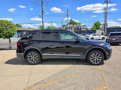 Used 2020 Volkswagen Tiguan SE w/ Panoramic Sunroof Package AWD/4WD image 6