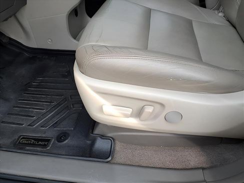 Used 2019 Toyota Sienna XLE image 12