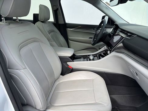Certified 2023 Jeep Grand Cherokee L Overland w/ Rear Seat Video Group I AWD/4WD image 37