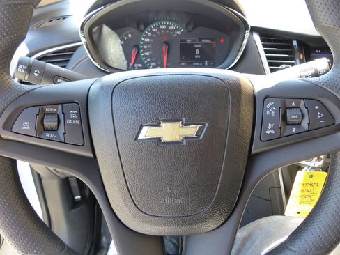 Used 2022 Chevrolet Trax LS w/ Tint and Cruise Package image 28