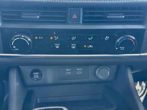 Used 2025 Nissan Rogue S AWD/4WD image 22