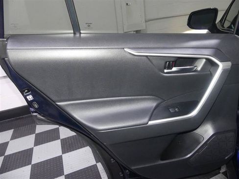 Used 2020 Toyota RAV4 XLE w/ Convenience Package AWD/4WD image 25