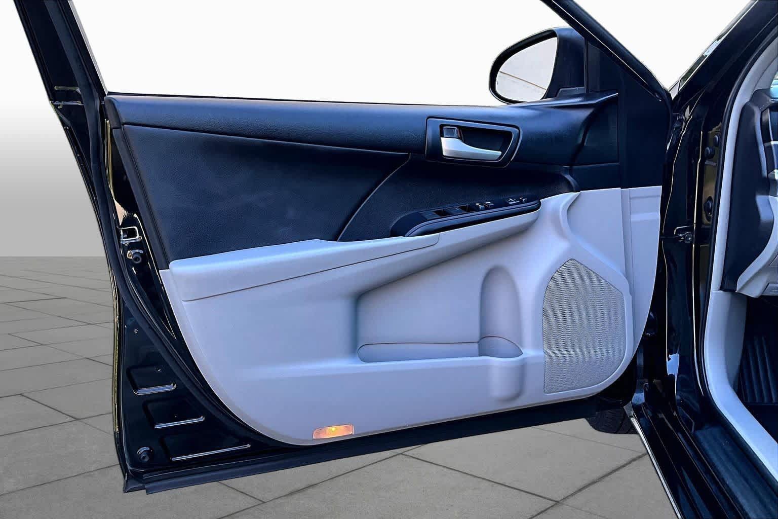 Used 2014 Toyota Camry LE FWD image 22