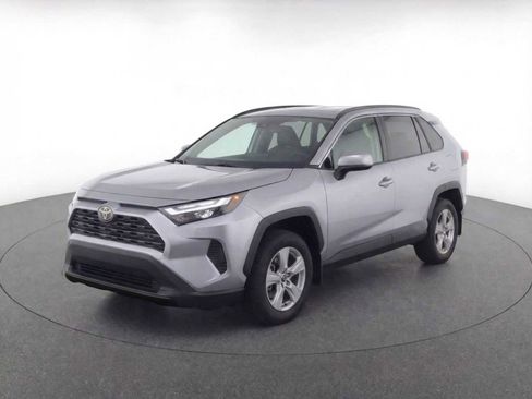 Used 2025 Toyota RAV4 XLE image 1