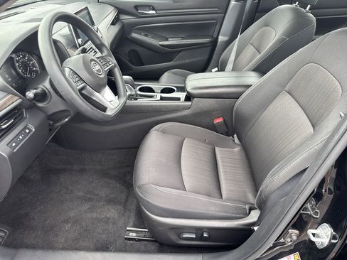 Used 2024 Nissan Altima 2.5 SV FWD image 10