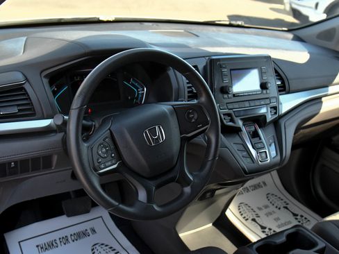 Used 2018 Honda Odyssey LX image 14