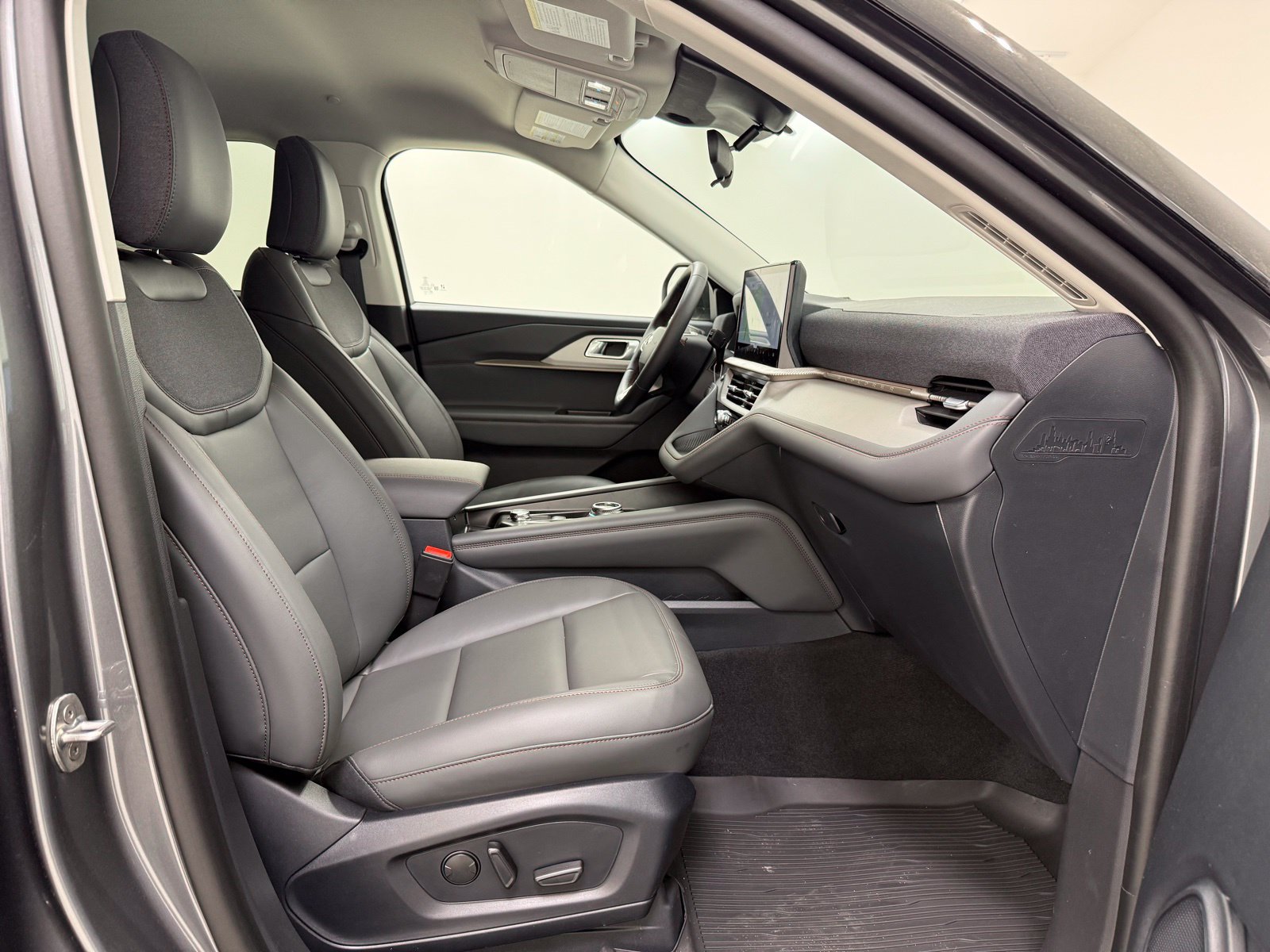 New 2026 Ford Explorer Active w/ Active Comfort Package RWD image 28