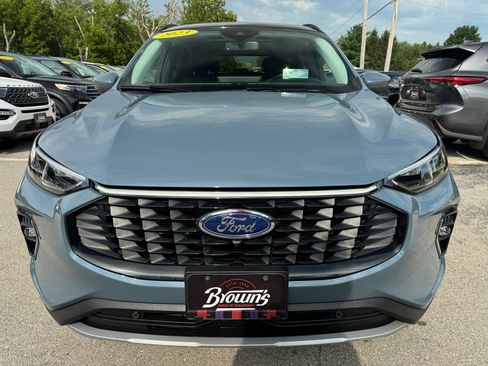 Used 2023 Ford Escape Platinum w/ Premium Technology Package AWD/4WD image 2
