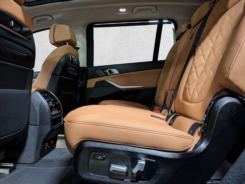 Used 2026 BMW X7 xDrive40i AWD/4WD image 17