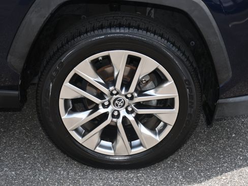 Used 2019 Toyota RAV4 Limited FWD image 23