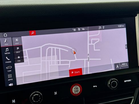 Used 2024 Porsche Macan image 2